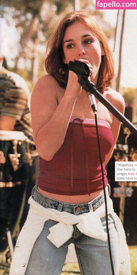 Amy Jo Johnson star sex picture