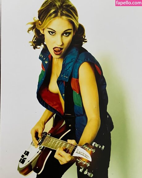 Amy Jo Johnson high quality actress images