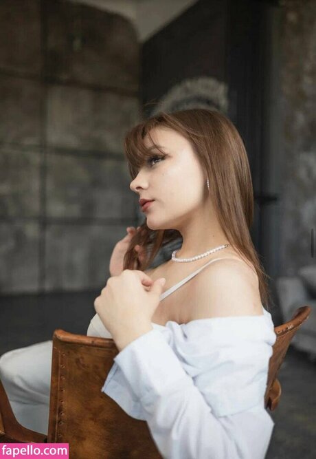 SelenaDearden model free pics