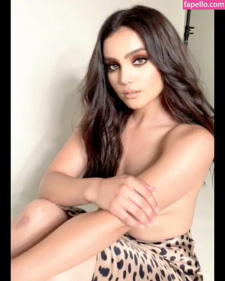 Andrea Londo nude model pics