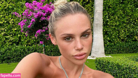 Hallie Batchelder naked model images