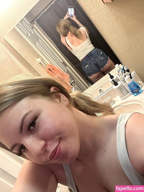 Kayla Bumsy hot actress images