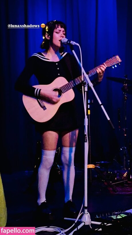 Luna Shadows star nude img