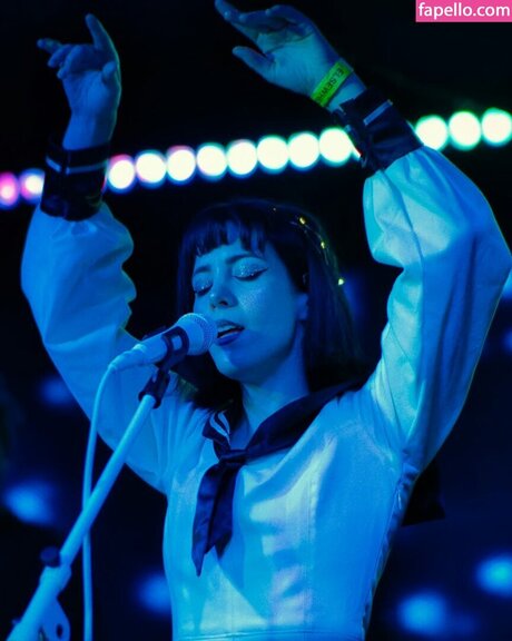 Luna Shadows hot model pics