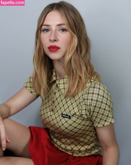 Hermione Corfield model pretty photos