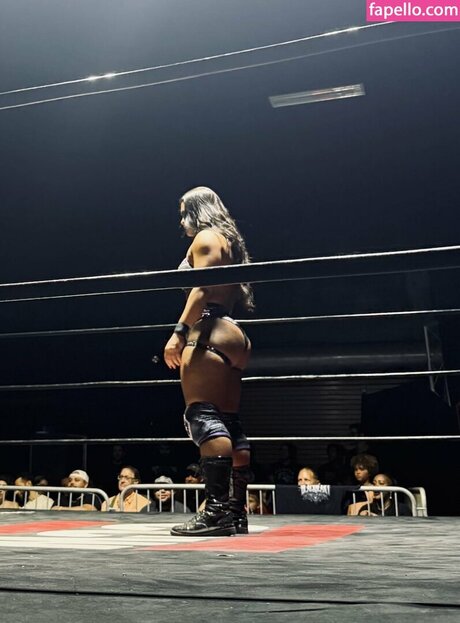 Nikki Blackheart top model img