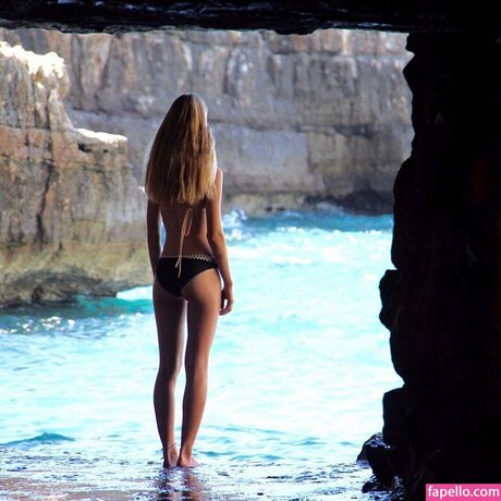 Bubbell pornographic model picture