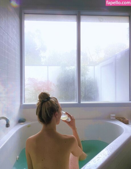 Bubbell model erotic picture