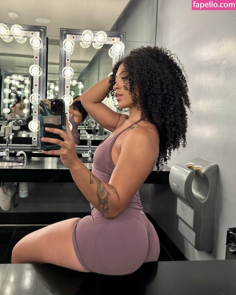 frizzyimposter model hot img