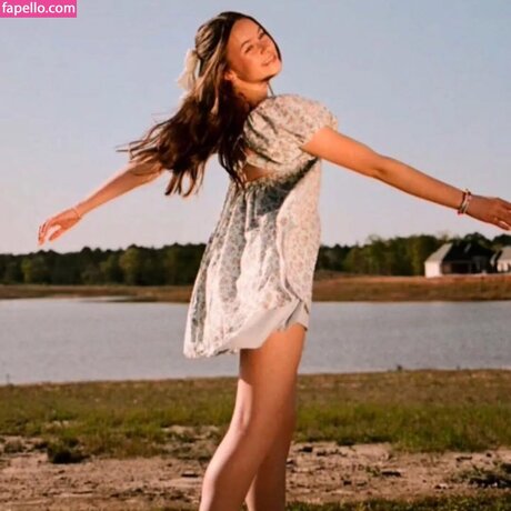 Cailey Fleming model erotic photos