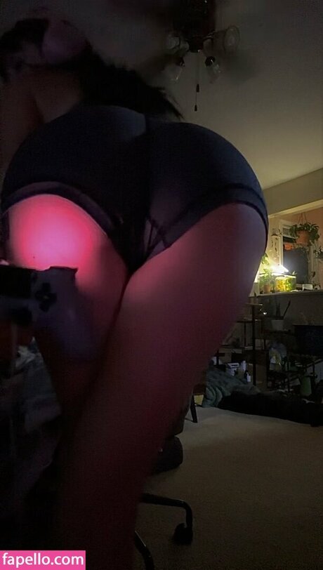 KimmMcelveen naked star image