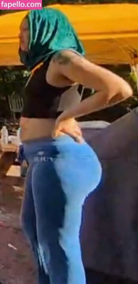 Fishtank top model pic