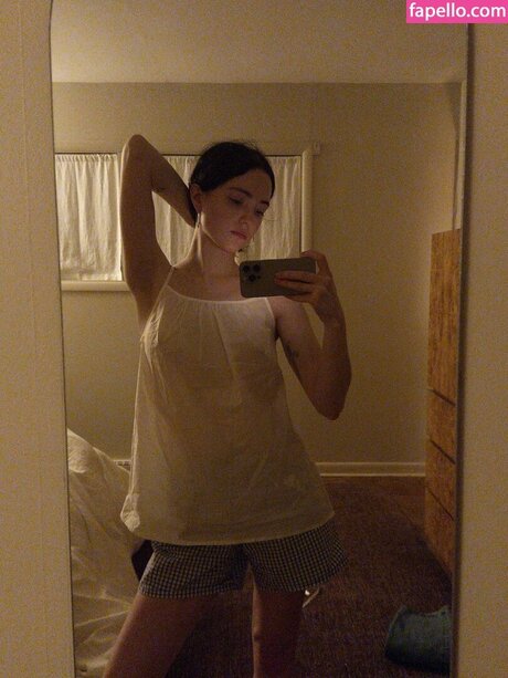 zoeplzshutup star hot photos