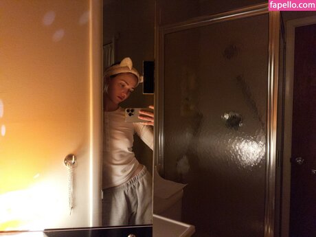 zoeplzshutup free actress image