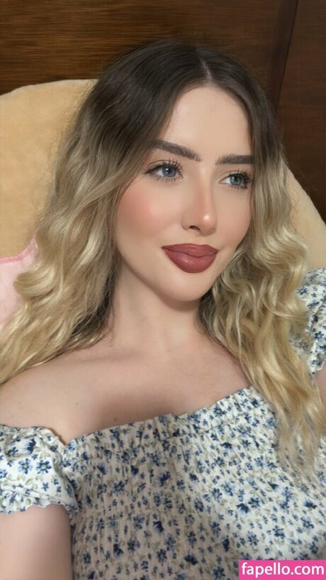 larusaxoxo naked pornstar picture