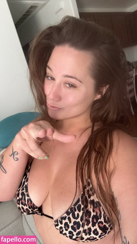 J essence_ model perfect image