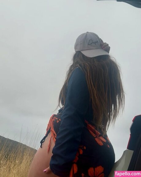 J essence_ model free image