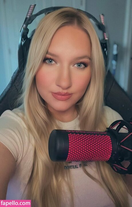 Heylovely sexy model pics