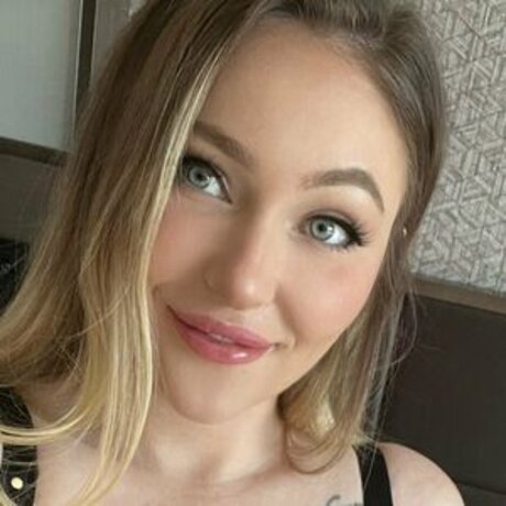 Aria Six xxx model image