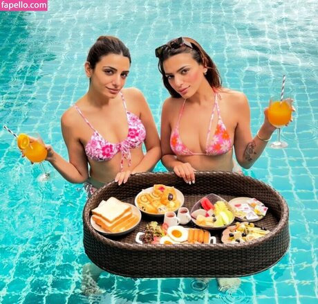 Sukriti Kakar model top pic