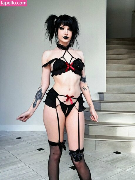 Bell Bo Baggins sexy actress pics