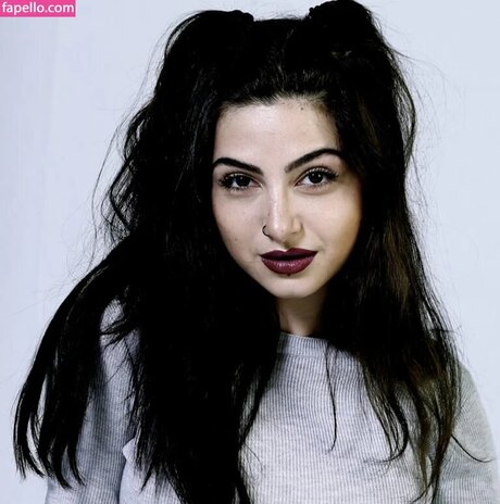 bl00m00n8 pretty actress img