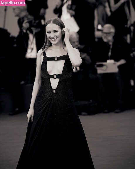 Gina Stiebitz star exclusive pictures