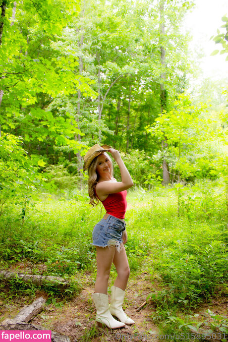 harlowellis star nudes image