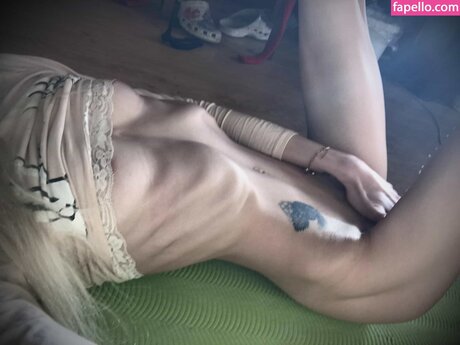 La Strawberry sex model photos