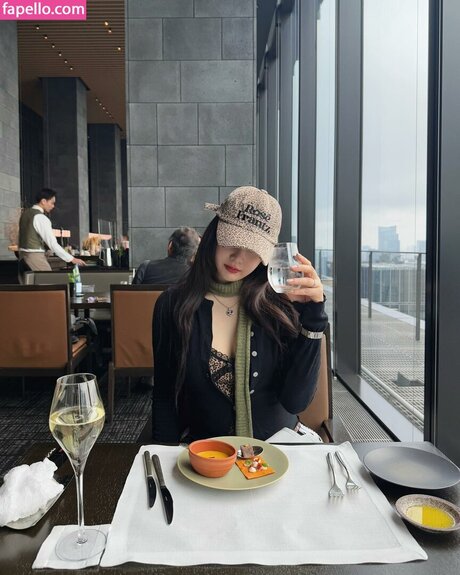 Park Soo young model high quality photo