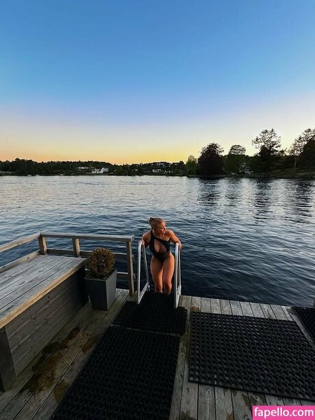 heleneelises pornstar naked img