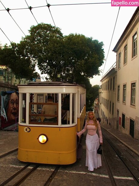 heleneelises model xxx photo