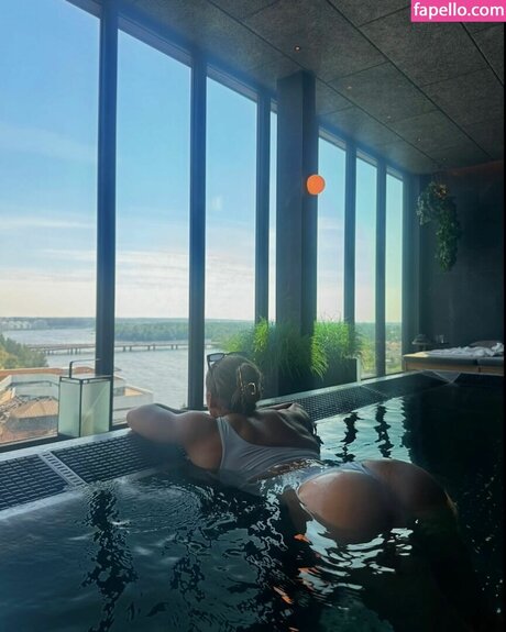 heleneelises nude actress galleries