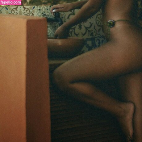 Mell Muzzillo hd actress img