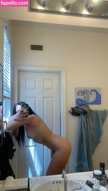 Gypsyxxfeet xxx pornstar image