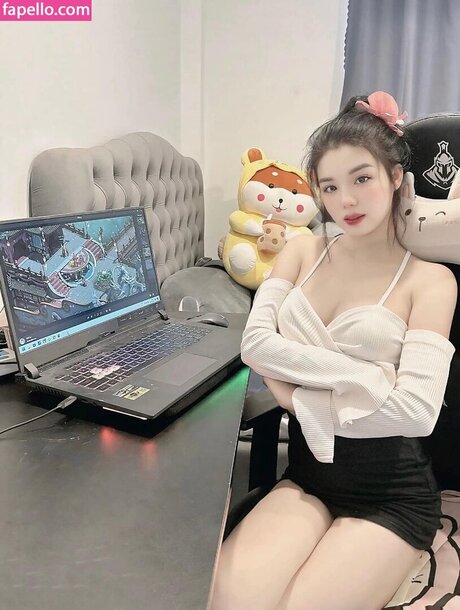 Tr H Ly xxx star photos