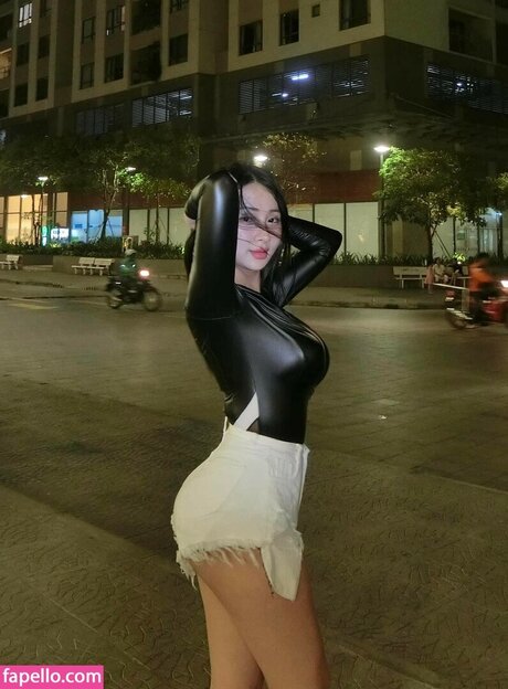 vyvybabiee model sexy img