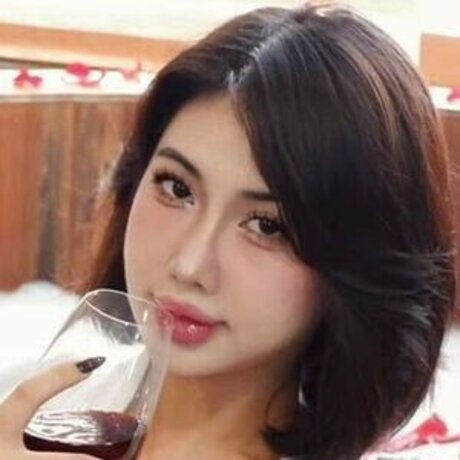 vyvybabiee adult model photo