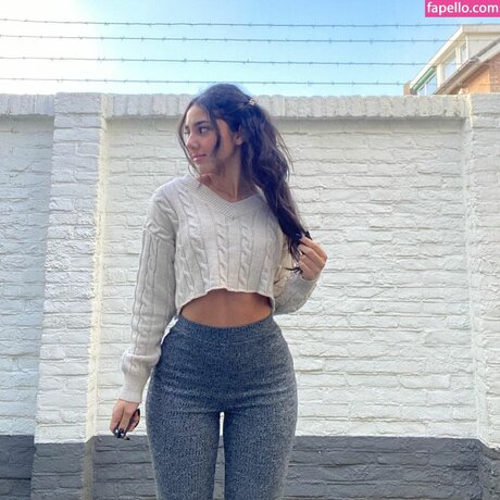 karimaa r model art pic