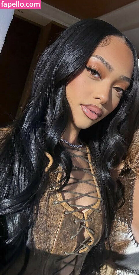 Jodie Woods nude star gallery