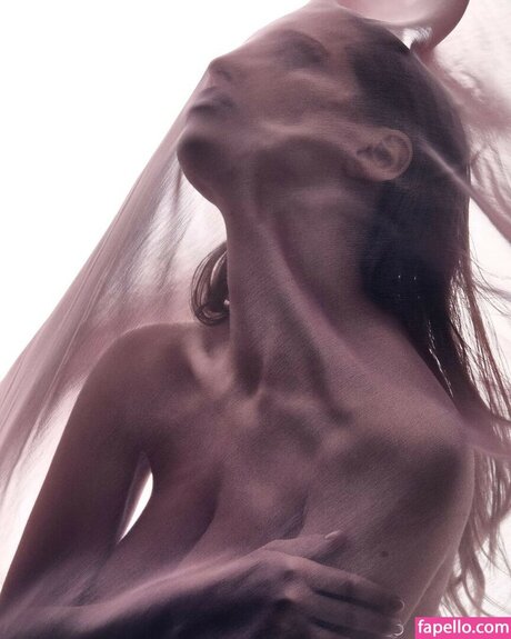 Laura Oganessian nice star img