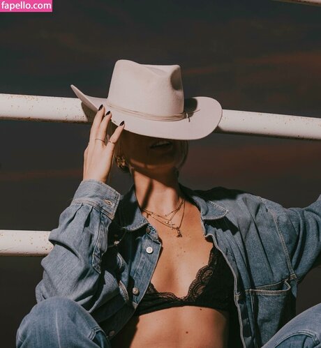 Sophie Cunningham model images