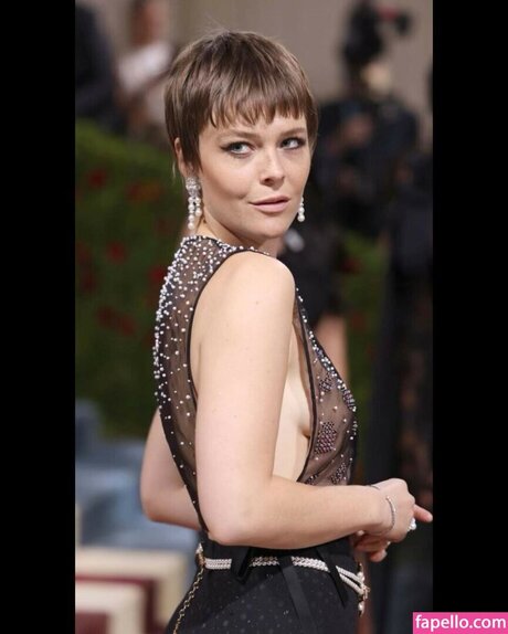 Maggie Rogers sexy star image