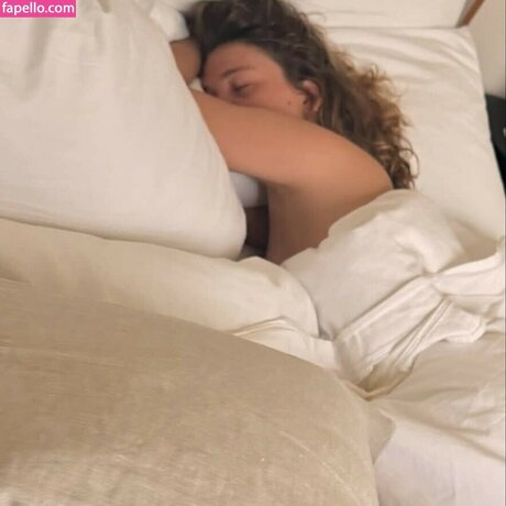 Maggie Rogers top model pictures