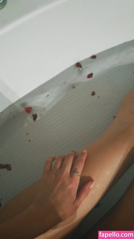 lilyabraun top star pics