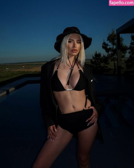 lilyabraun star hot img