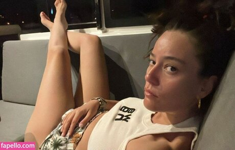 Pelin Akil pornstar art image