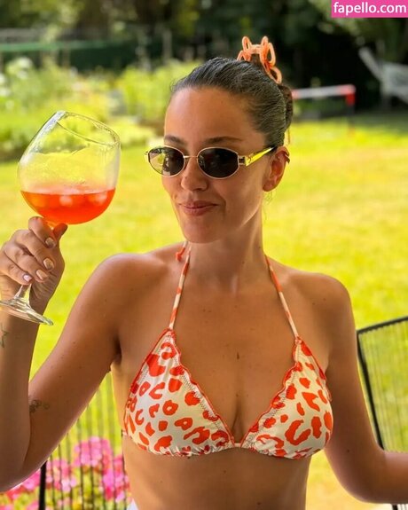 Pelin Akil model porn img