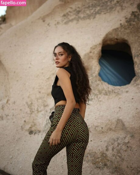 Pelin Akil pornstar pretty archive