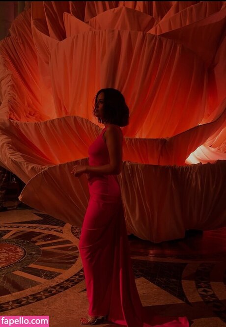 Pelin Akil best actress galleries